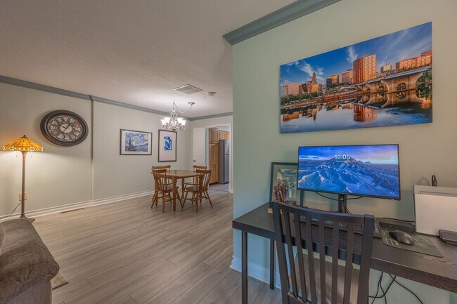 Building Photo - Spacious 2 Bedroom Townhouse in Tunxis Vil...