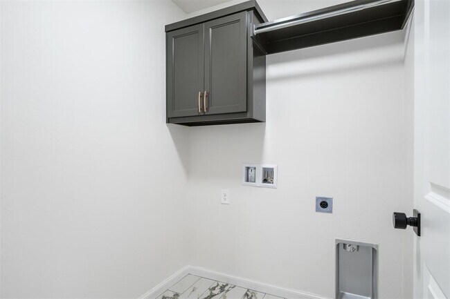 Building Photo - 3400 Piney River Dr