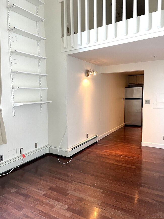 Primary Photo - 124 Court St