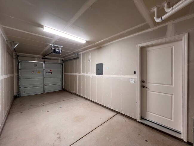 Building Photo - 815 Starlite Dr