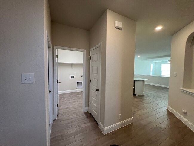 Building Photo - 207 Colorado Cyn