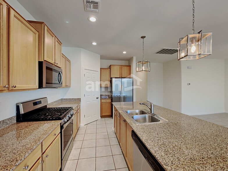 Building Photo - 701 W Micanopy Trl.