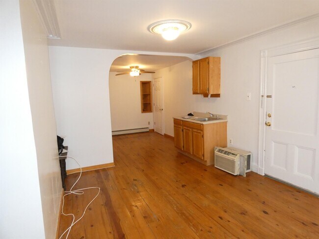 Building Photo - 936 Willow Ave