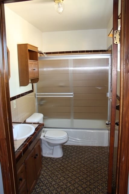 up stairs bathroom - 6119 Greenwood Ave