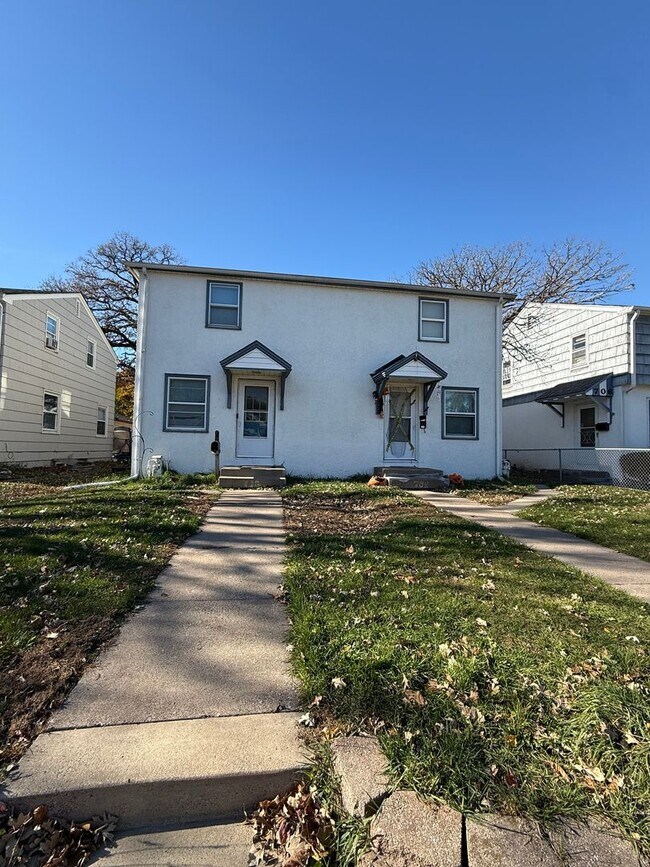 Building Photo - 708-710 1st Ave S