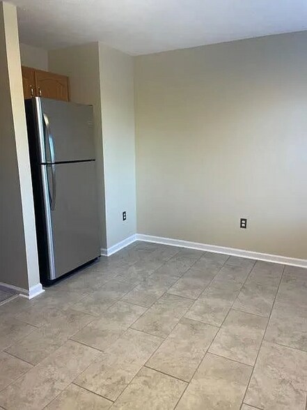 Building Photo - 711 Beaverview Dr
