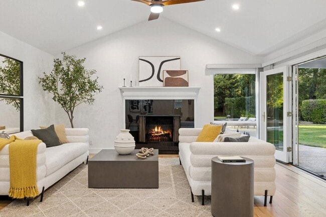 Building Photo - 243 Selby Ln