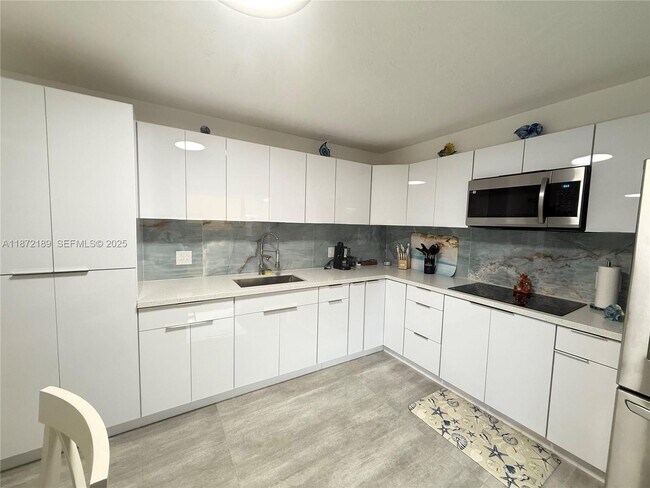 Building Photo - 60 SE Marlin Ave