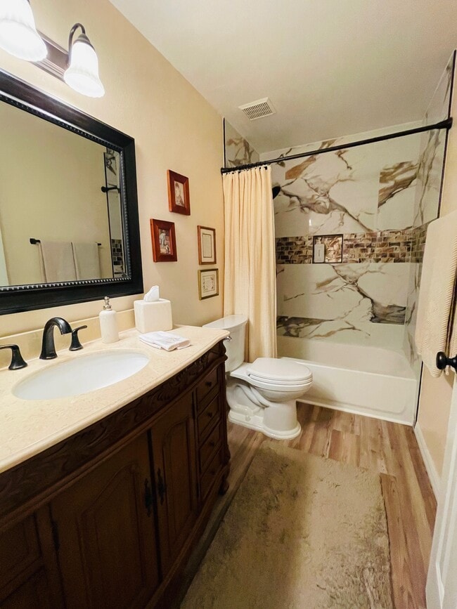 Building Photo - 698 Roaring Dr