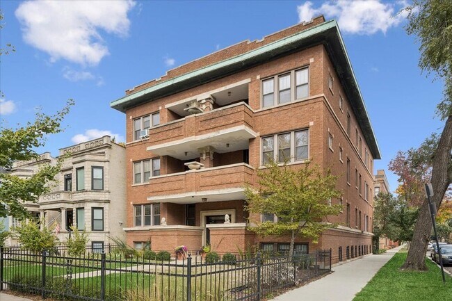 Building Photo - 5904 W Midway Park