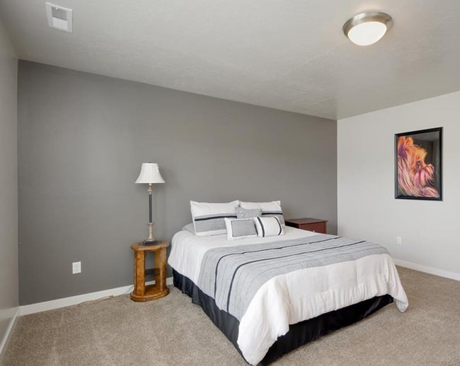 Building Photo - 3 Bedroom 2.5 Home with a 2 Car Garage Meridian