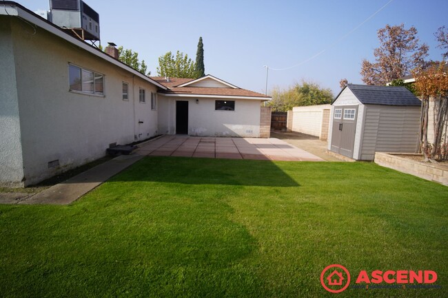 Building Photo - Cute Home Located Off of Niles and Fairfax!