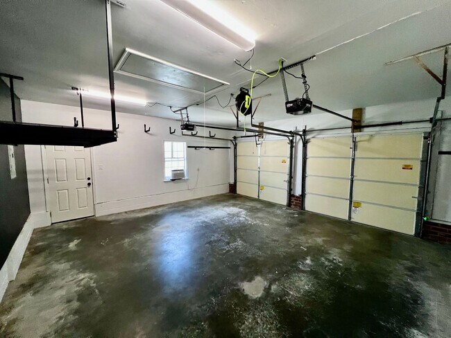 Building Photo - Charming Home in Ocean Lakes Community