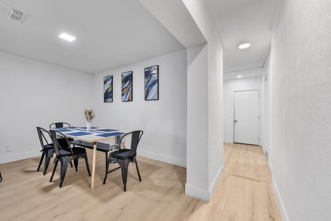 Building Photo - 1510 W 7th Dr