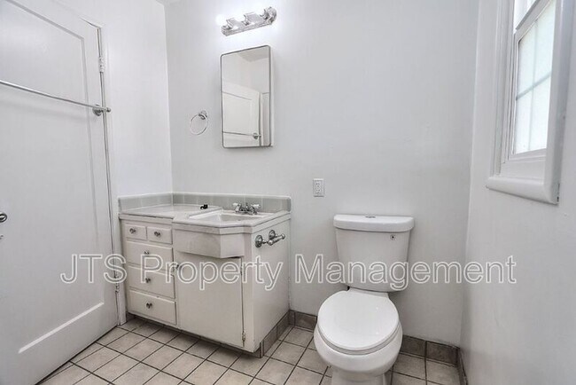 Building Photo - 3109-3111 Hampshire Drive
