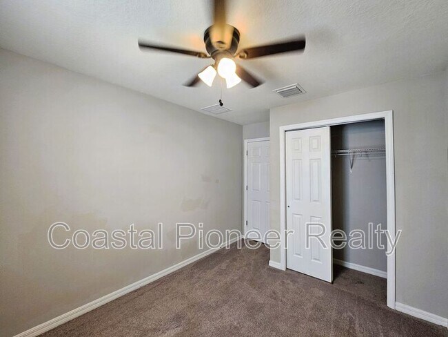 Building Photo - 7115 Grand Elm Dr