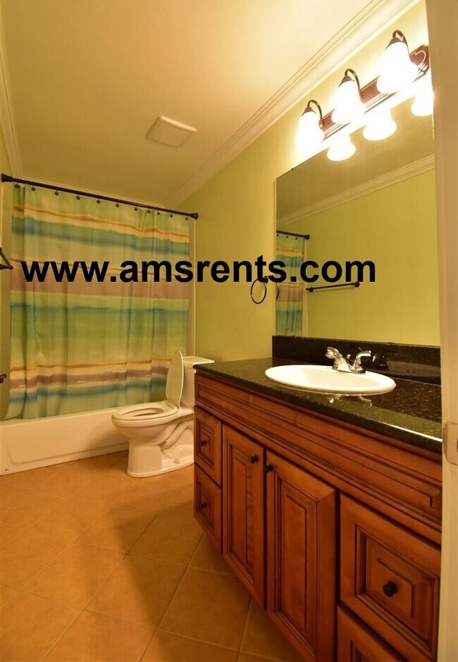 Building Photo - Spacious 3 bedroom House in Orlando