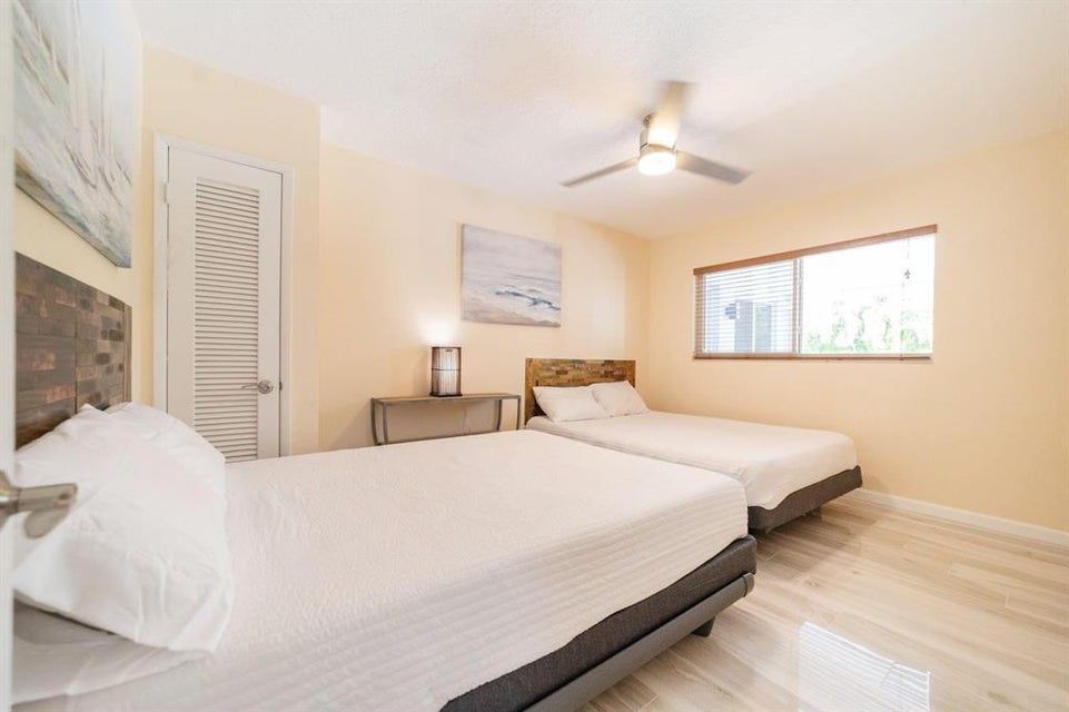 Building Photo - 2101 NE 15th St