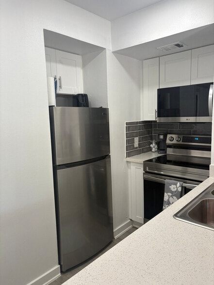 Building Photo - 3104 Stoneway Dr