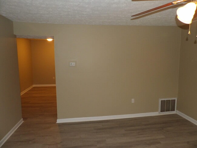 Building Photo - 244 Meadowview Dr