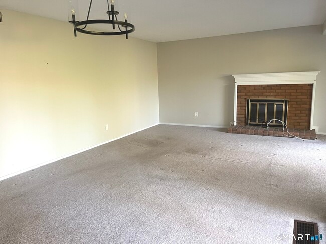 Building Photo - 725 Heritage Vlg