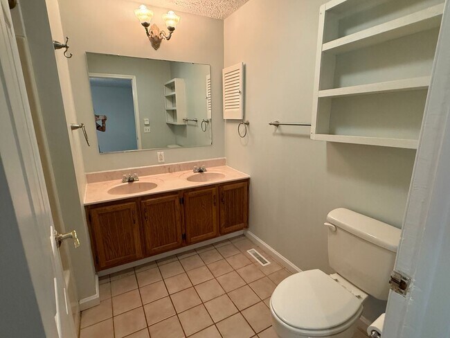 Building Photo - Charming North Asheville Cape Cod