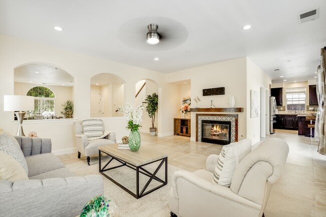 Building Photo - Comfortable and nicely upgraded home for r...