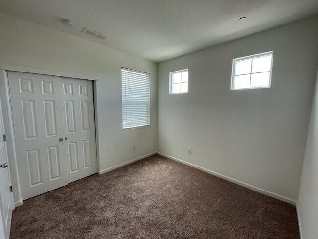 Building Photo - 3963 Samuelson Way