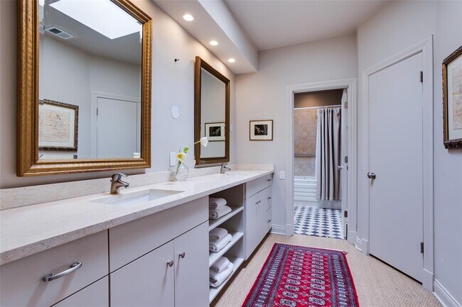 Building Photo - 3231 Tarryhollow Dr