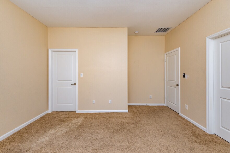 Building Photo - 1134 NW 40th Ter