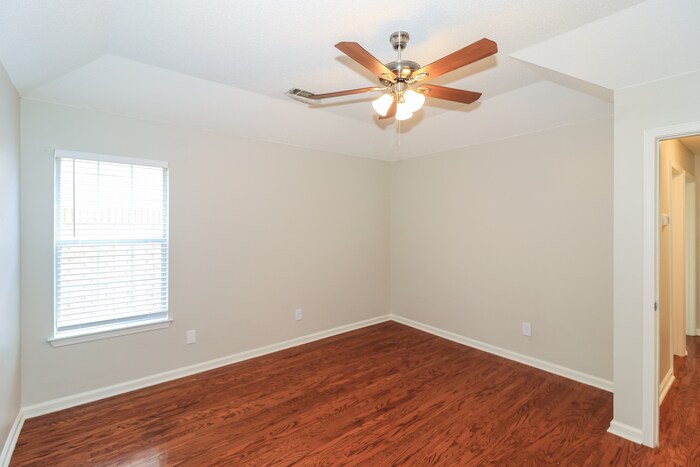 Building Photo - 1095 Cross Meadow Rd