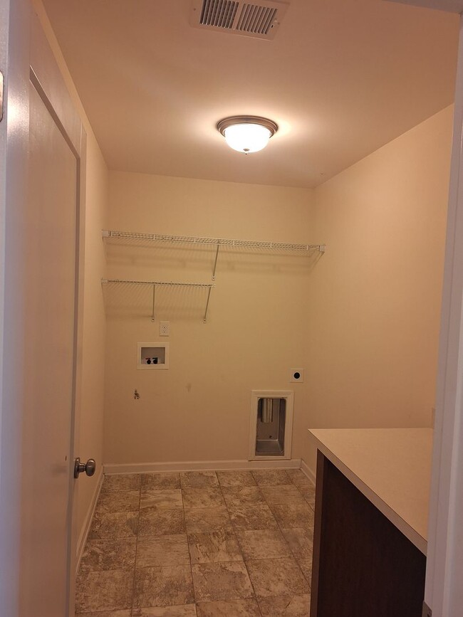 Building Photo - ***HURRY, MOVE IN SPECIAL****Superb Home Located in the Catawba Hills Neighborhood!