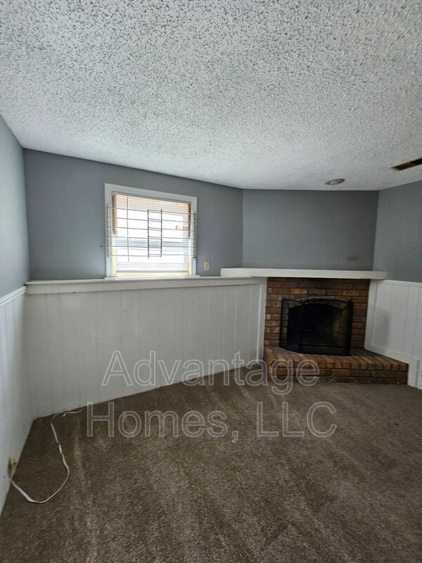 Building Photo - 1035 W Sheridan St