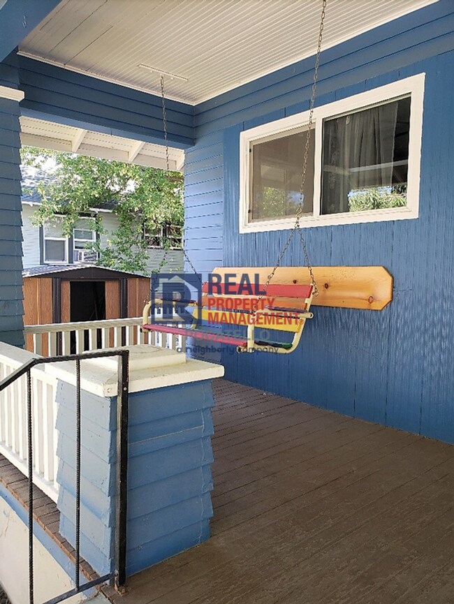 Building Photo - 605 S 11th Ave