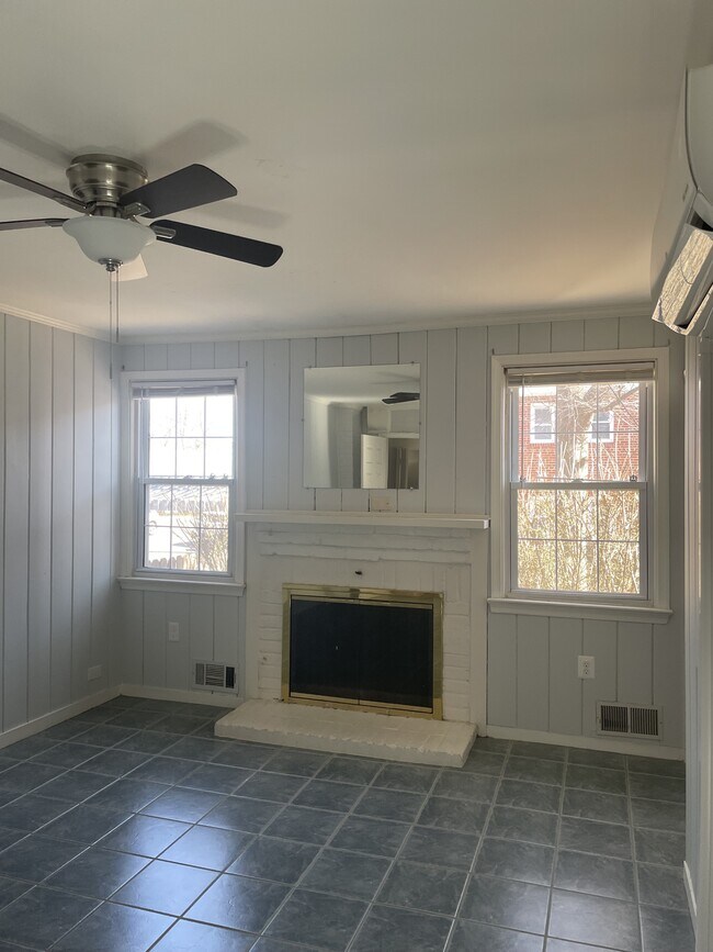 Building Photo - 633 N Nelson St