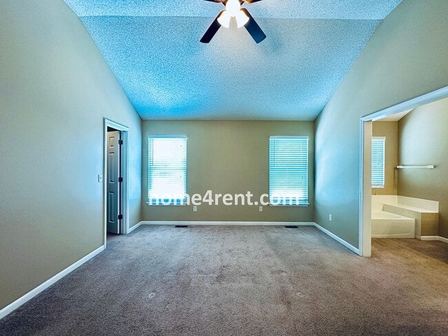 Building Photo - Four Bedroom Olathe Home in a Quiet Neighb...