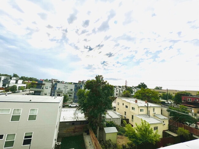 Building Photo - 2743 W 25th Ave