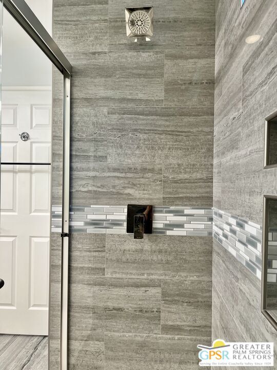 Building Photo - 73450 Country Club Dr