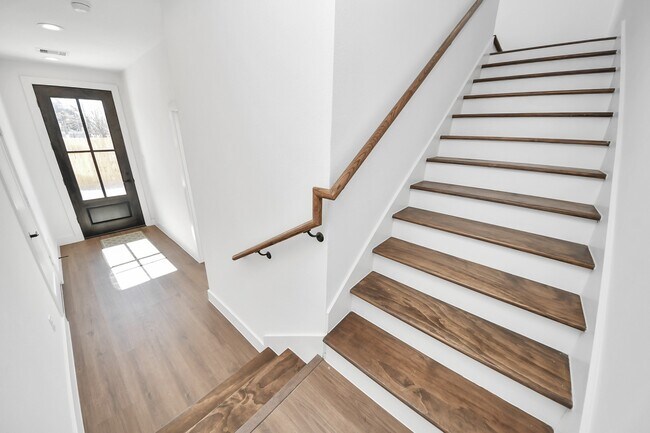 Building Photo - 5512 Hardy St