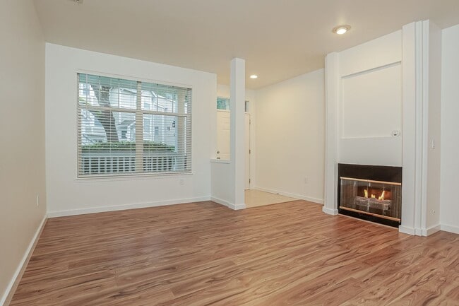 Building Photo - Newly Remodeled 3 bed 2.5 bath Townhome for Rent in Willow Grove Community