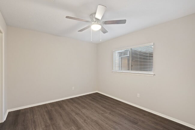 Building Photo - 2411 Cypressvine Dr