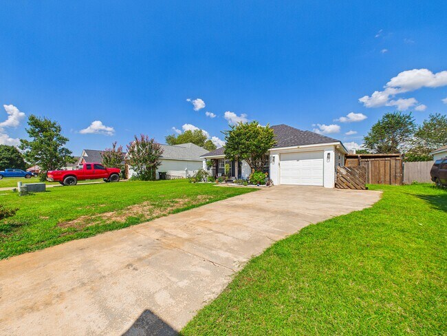 Building Photo - 117 Millbrook Dr
