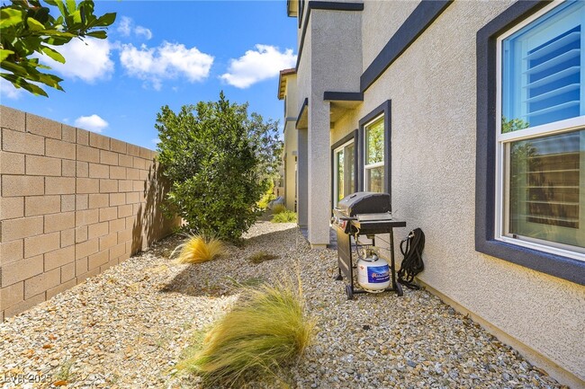 Building Photo - 4202 Lunar Cyn Ave
