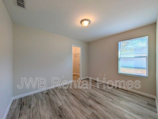 Building Photo - 5215 Missouri Ave