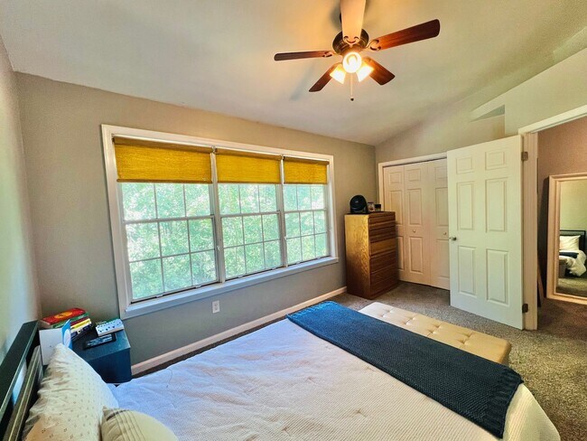 Building Photo - LAKE RIDGE TOWNHOUSE - HANDY TO QUANTICO A...