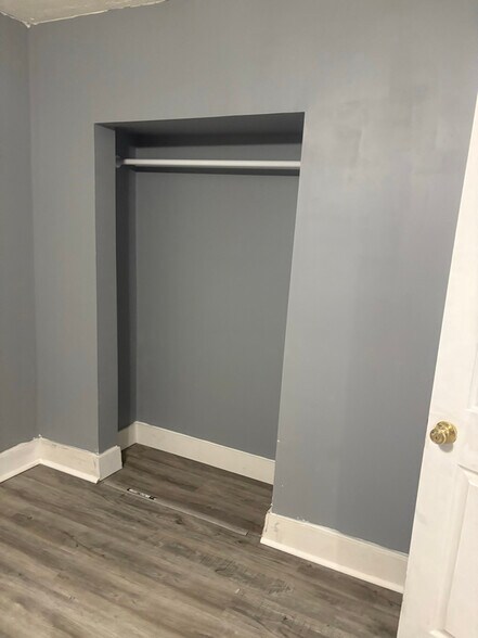 Building Photo - 423 Laurel St