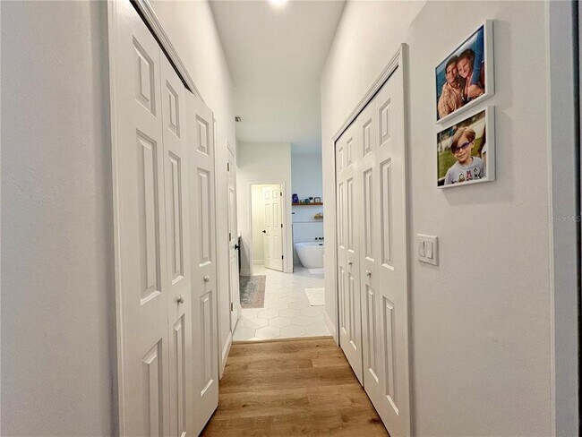 Building Photo - 10413 Canary Isle Dr