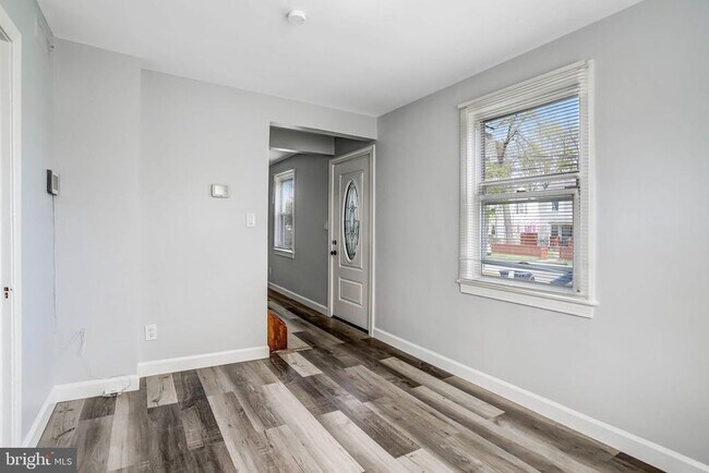 Building Photo - 6226 20th Ave