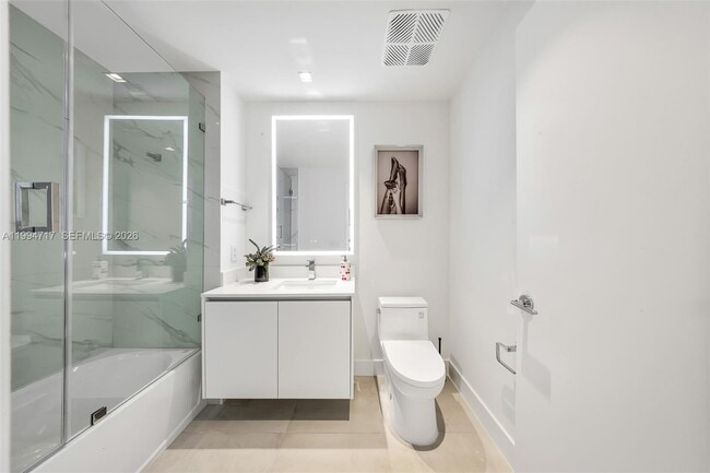 Building Photo - 700 NE 24th St