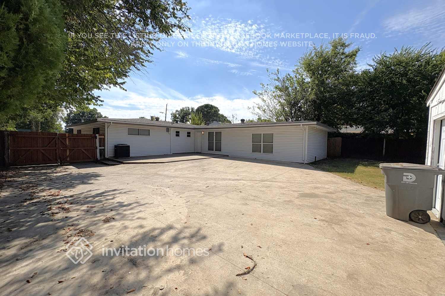 Building Photo - 2437 W 4th St